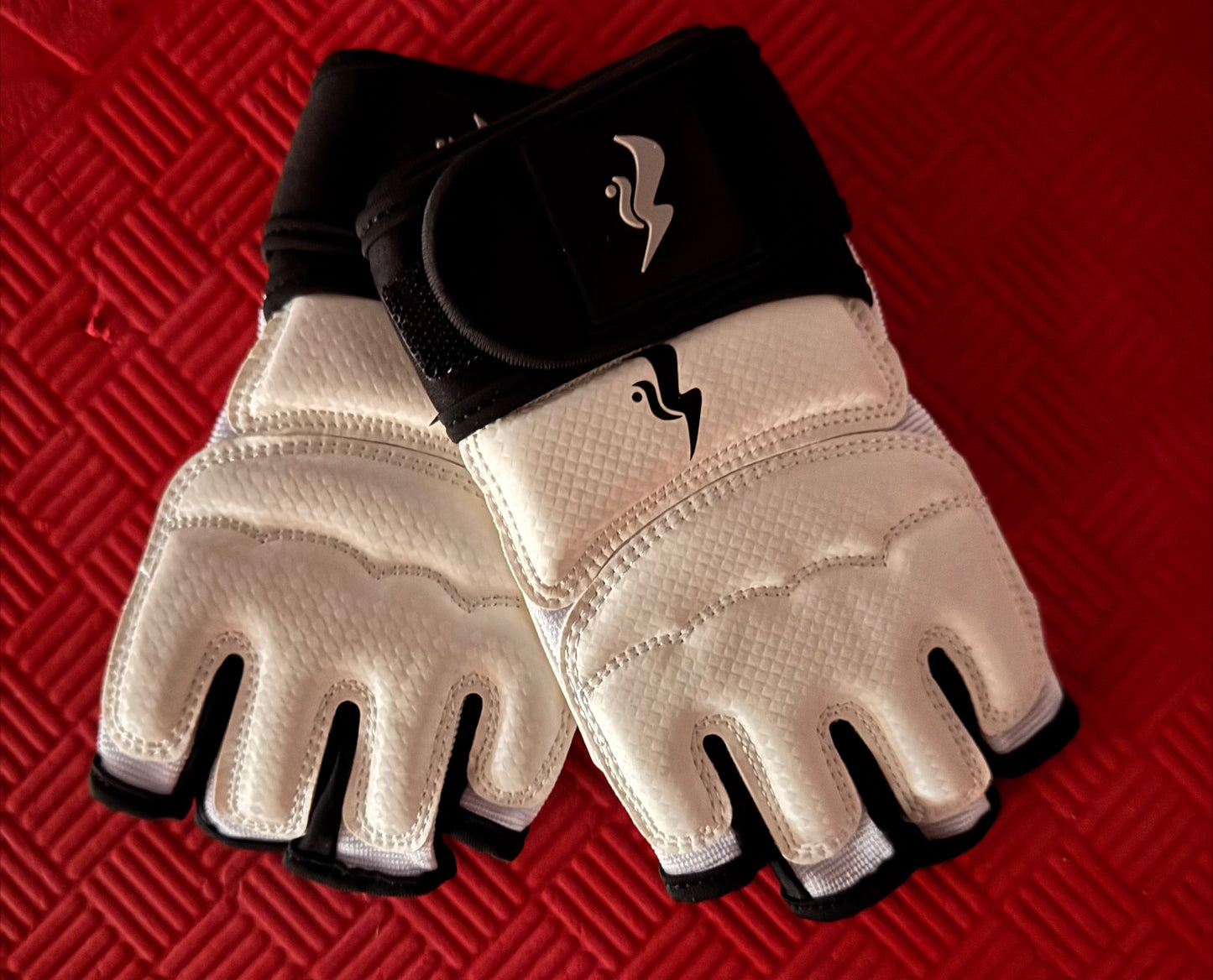 GUANTES STATUS